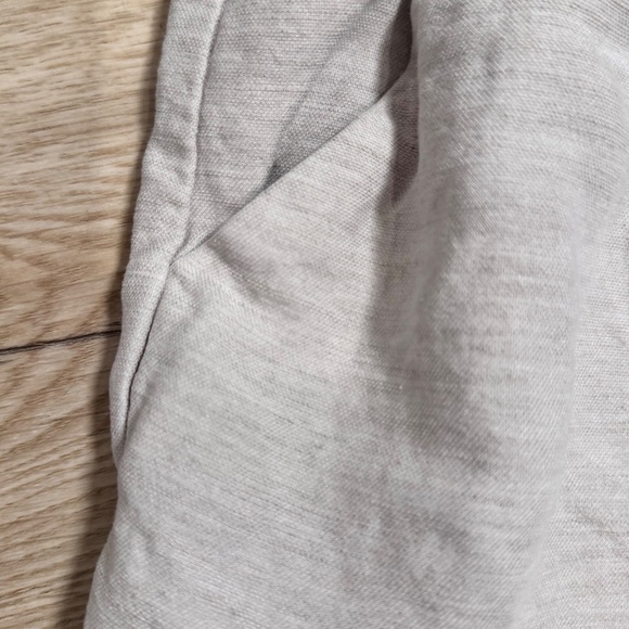 Aritzia Wilfred Effortless shorts in linen size 6 - Picture 3 of 4